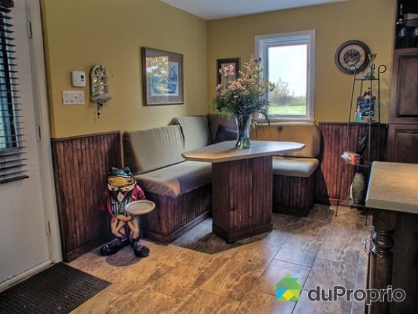 D&icirc;nette - dinette et ceramique de cuisine neuve. valeurs de 4500.00$