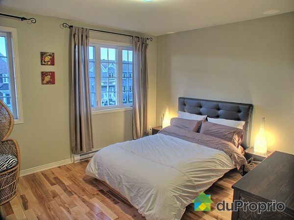 Chambre 1 - Chambre des ma&icirc;tres avec walk-in