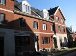 Maison en rangée / de ville à Saint-Laurent, Montréal / l'Île Maison en rangée / de ville à Saint-Laurent, Montréal / l'Île