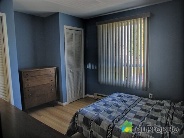 Chambre 1 - 2 gardes-robes.