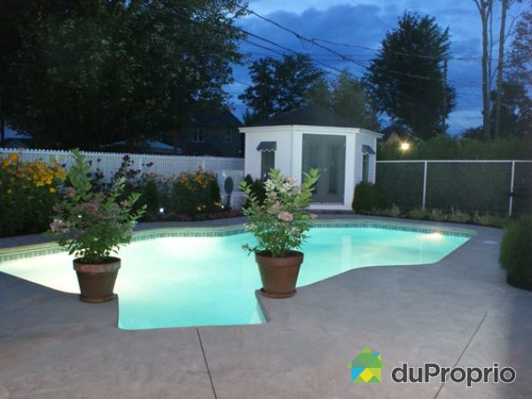 Piscine - Piscine avec &eacute;clairage int&eacute;gr&eacute;