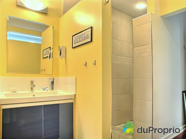 S. bain des ma&icirc;tres - Salle de bain avec douche en pierre et baignoire. Walk in. Toute la robinetterie de la maison est de marque Hansgrohe ou Aquabrass.