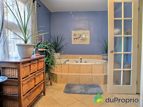 S. bain des ma&icirc;tres - Grande salle de bain avec bain podium attenante &agrave; la chambre des ma&icirc;tres.