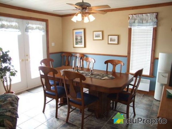 Salle � manger - Vue sur le fleuve, portes- jardin  avec porte moustiquaire double