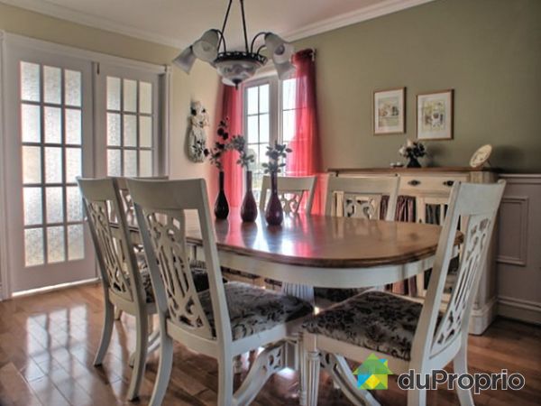 Salle � manger - &agrave; aire ouverte avec le salon