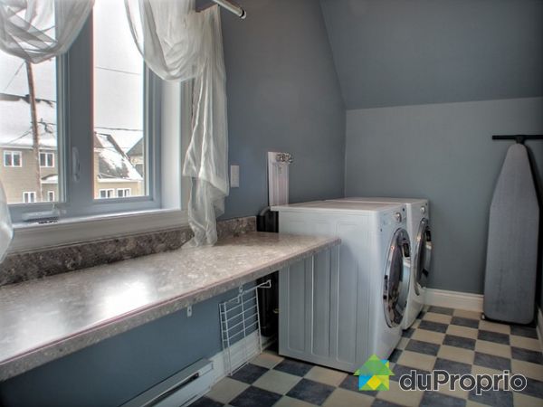 Salle de lavage - salle de lavage avec contoire et garde-robe