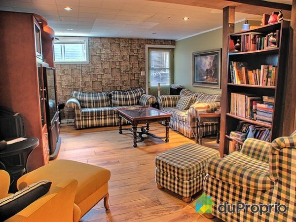 Salle familiale - Sous sol refait au complet a neuf. valeurs de 10.000$.