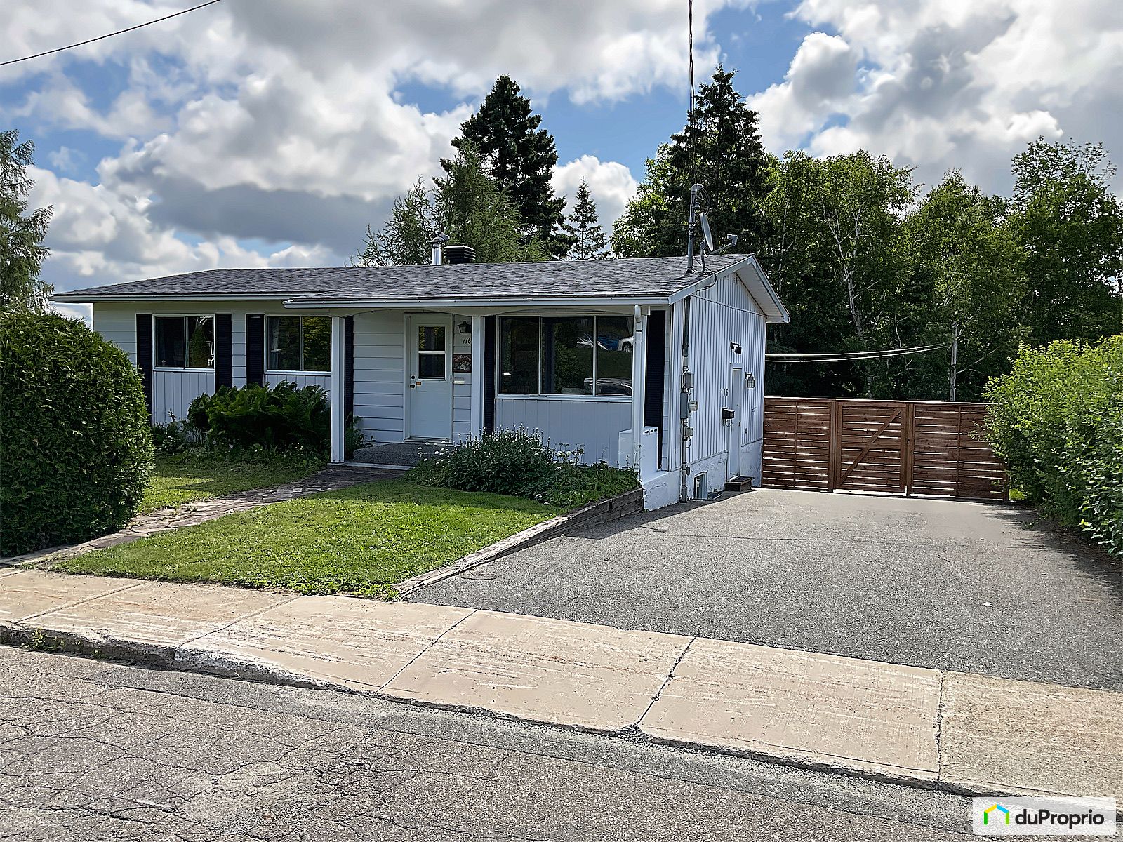 Bungalow à vendre Ste Agathe Des Monts 2 chambres 1 salle de bain 1078529