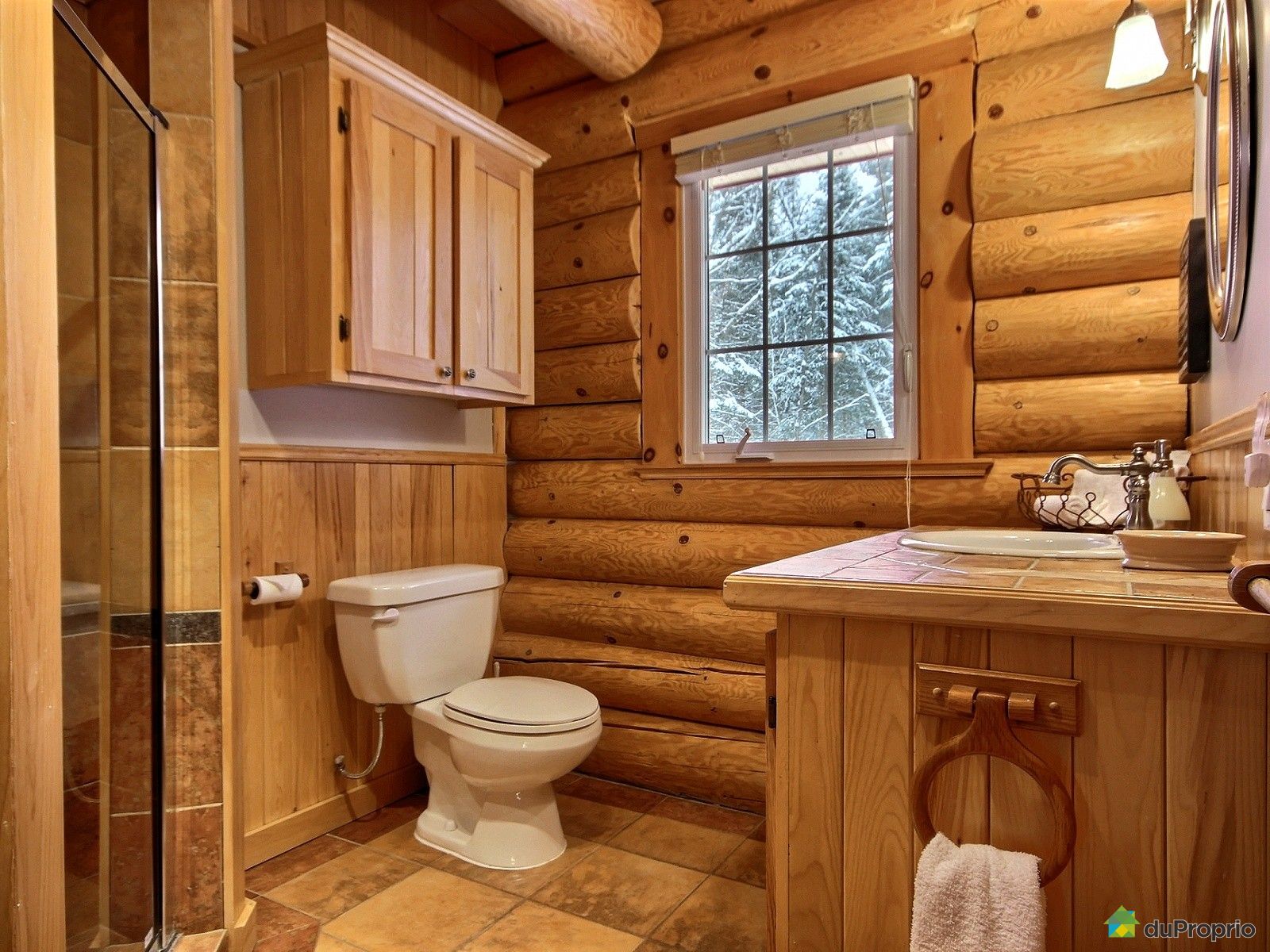 Salle de bain style montagne: ambiance chalet : la déco a du ...