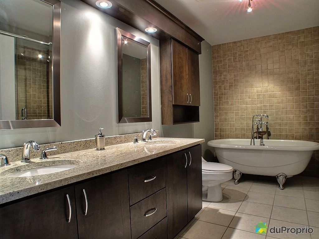 Salle de bain noir et aubergine: petite salle de bain a l espace ...