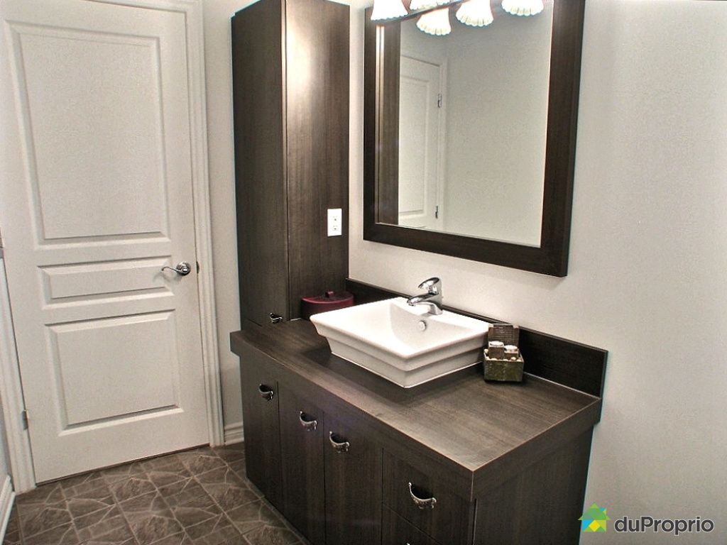 Salle de bain petite dimension avec plus de clarté photographies ...