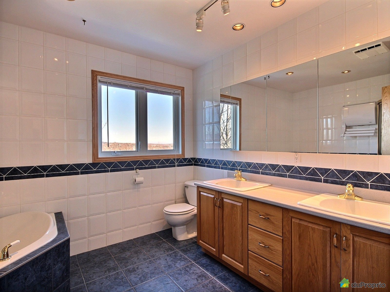 Salle de bain chambre des maitres – lombards