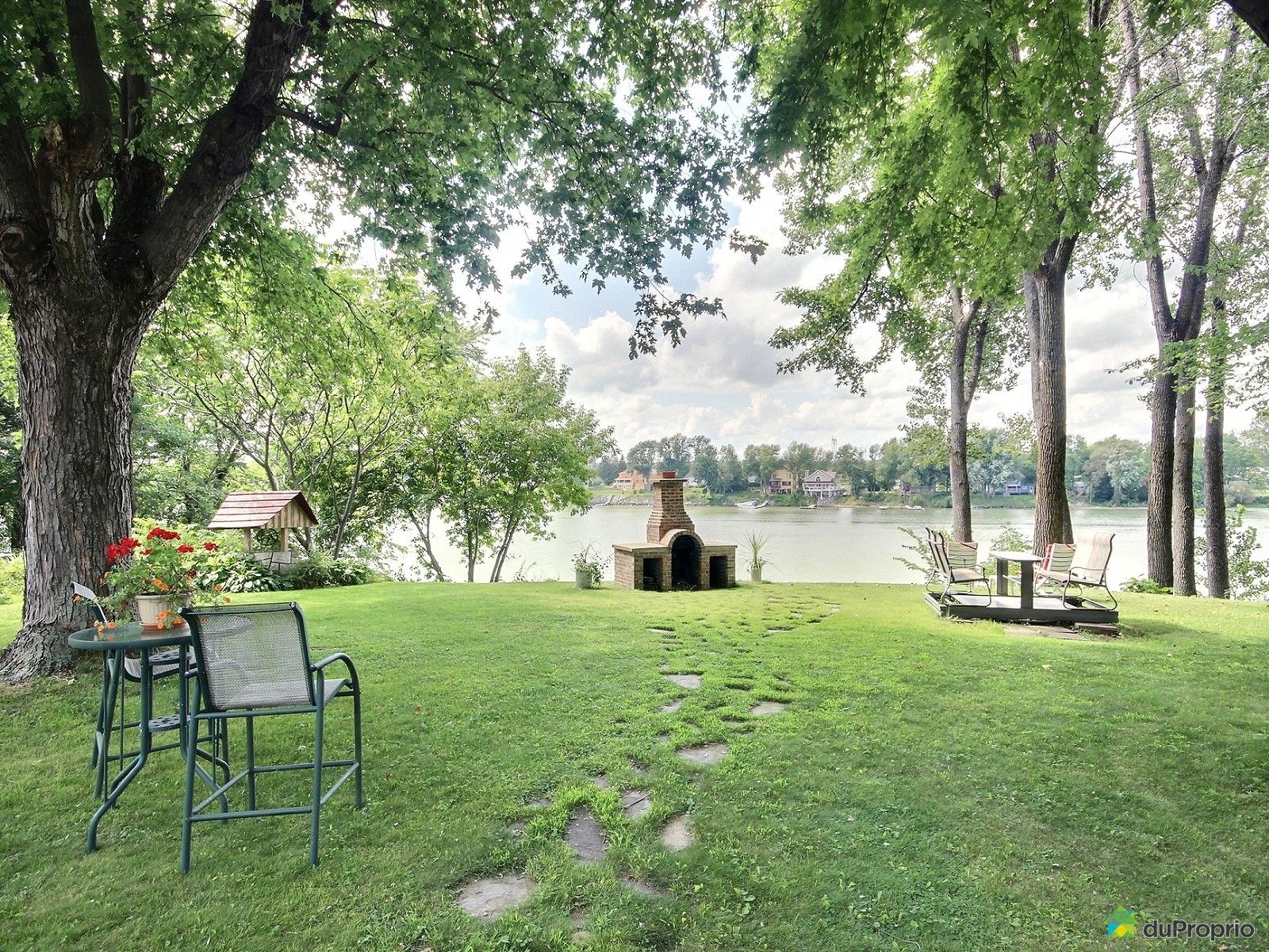 Maison A Vendre Chemin Des Patriotes Bord De L'eau