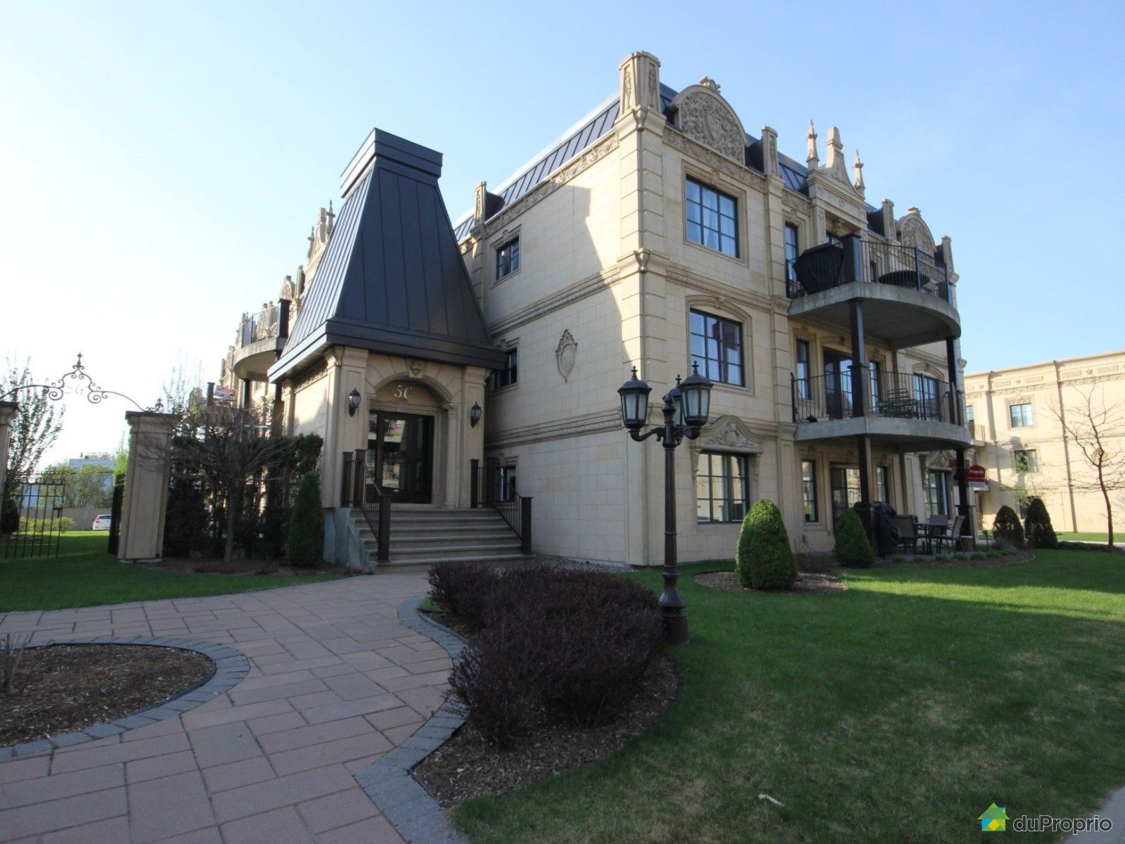 10450, rue des Manoirs, Charlemagne à vendre DuProprio