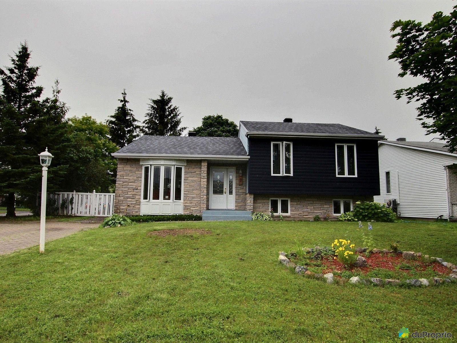 2, rue Meloche, StConstant à vendre DuProprio