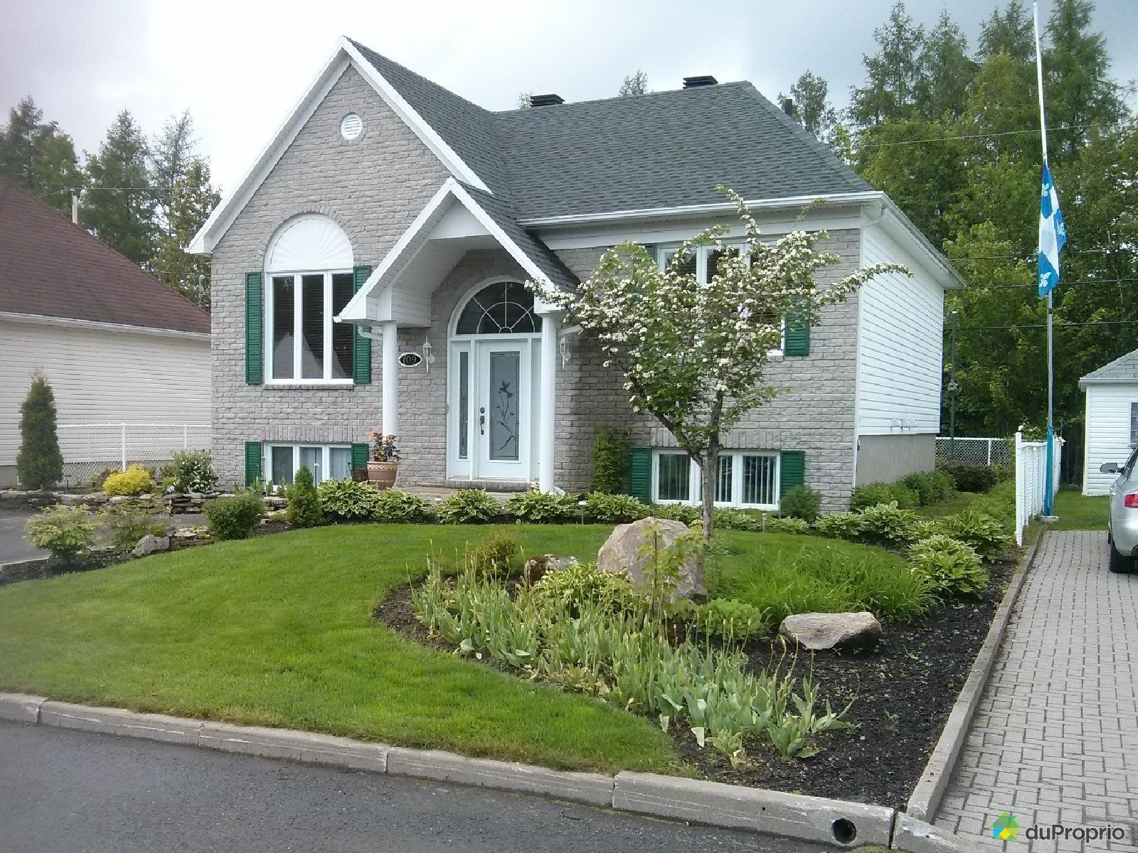 709, rue des Caryers, LacStCharles à vendre DuProprio 709, rue des Caryers, LacStCharles à vendre DuProprio