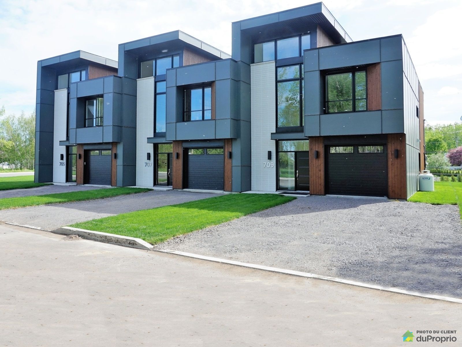 707, rue de la Création Maison de ville 2 étages avec garage Par