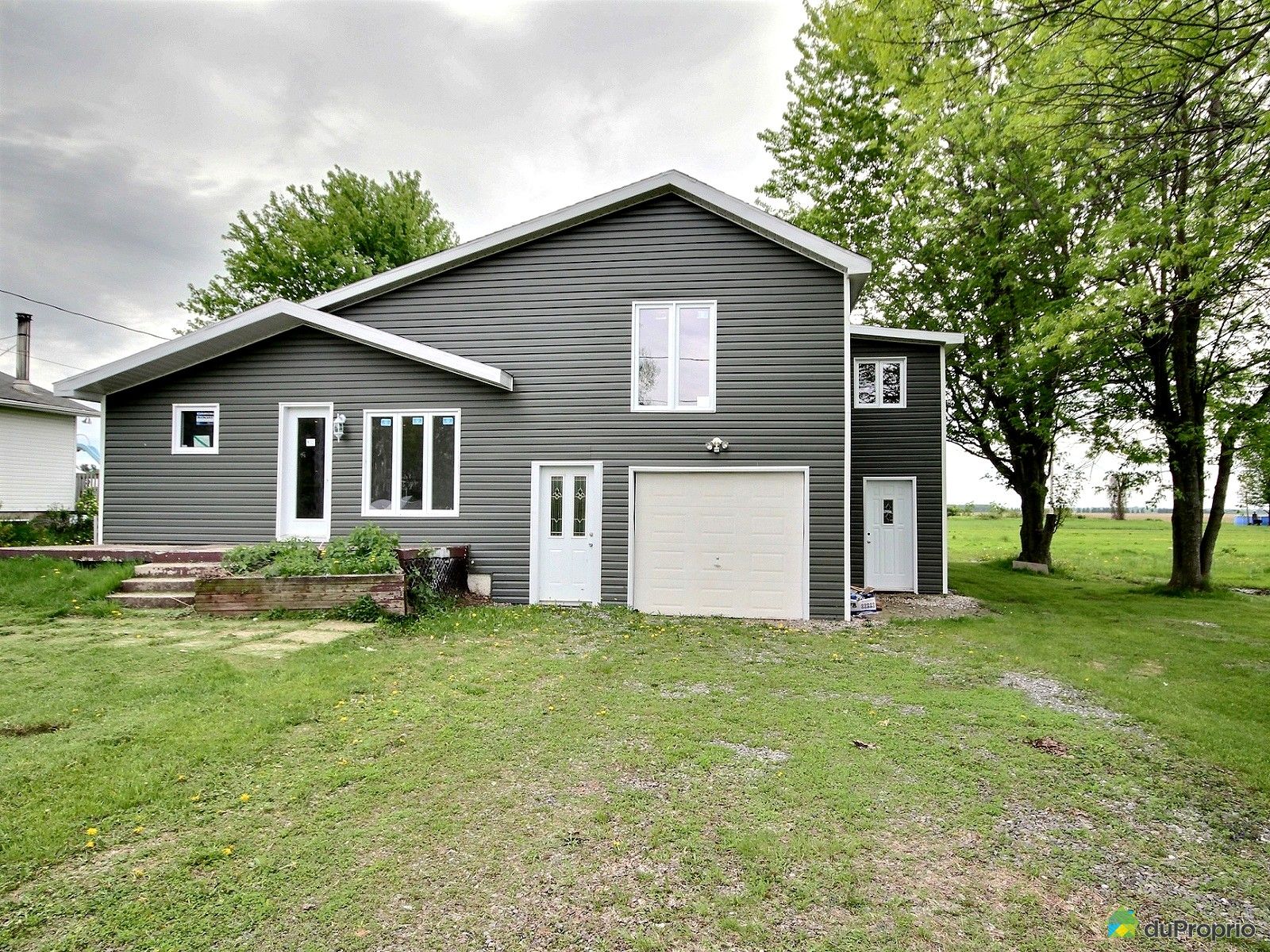 328 rue Champlain, Henryville for sale | DuProprio 328 rue Champlain, Henryville for sale | DuProprio