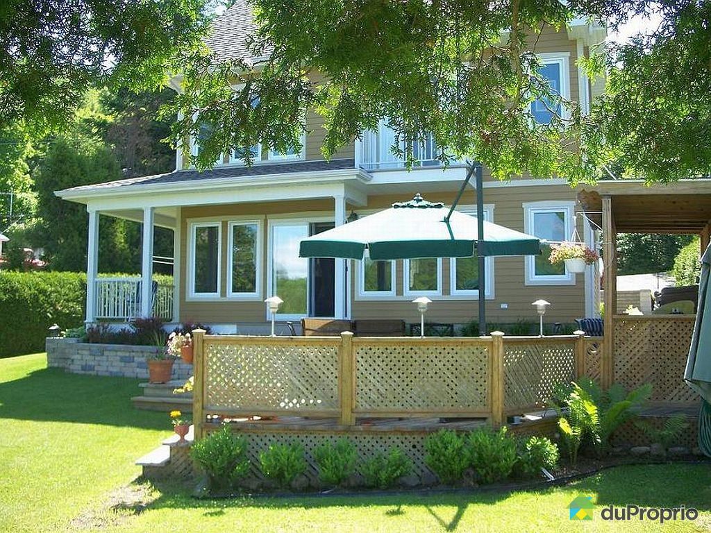 1121, chemin du Lac des Piles,