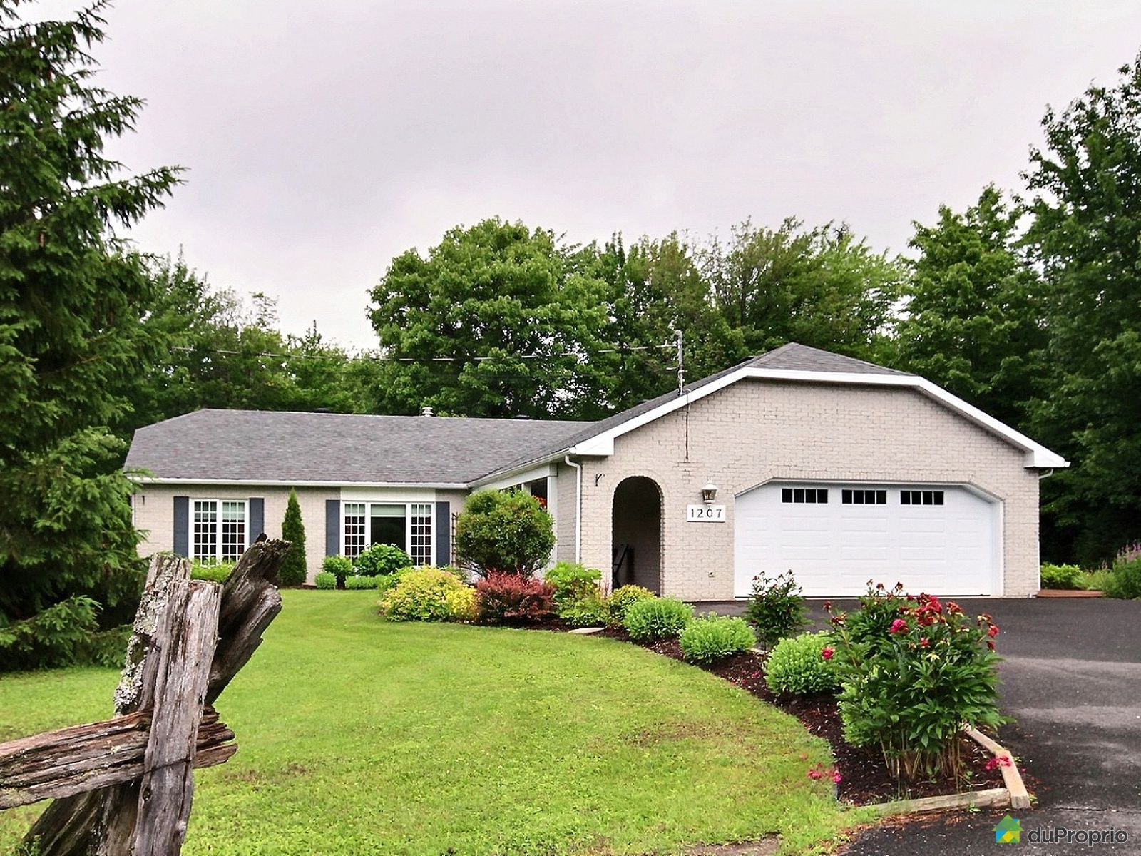 1207, rue SainteHélène, StJeanChrysostome à vendre