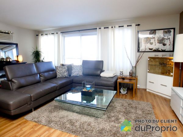 Salon - 7650 chemin Chambly, Longueuil (St-Hubert) à louer