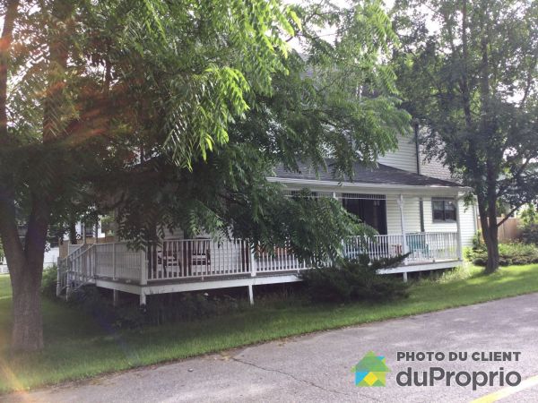 196 rue Maple, Ayer&#39;s Cliff for rent