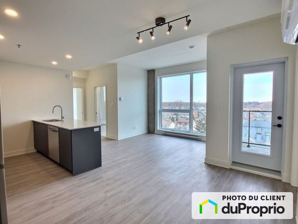 275 Boulevard du Curé-Labelle, Chomedey à louer