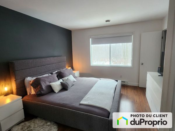 Bedroom - 462 boulevard Roberval Est, Longueuil (Vieux-Longueuil) for rent