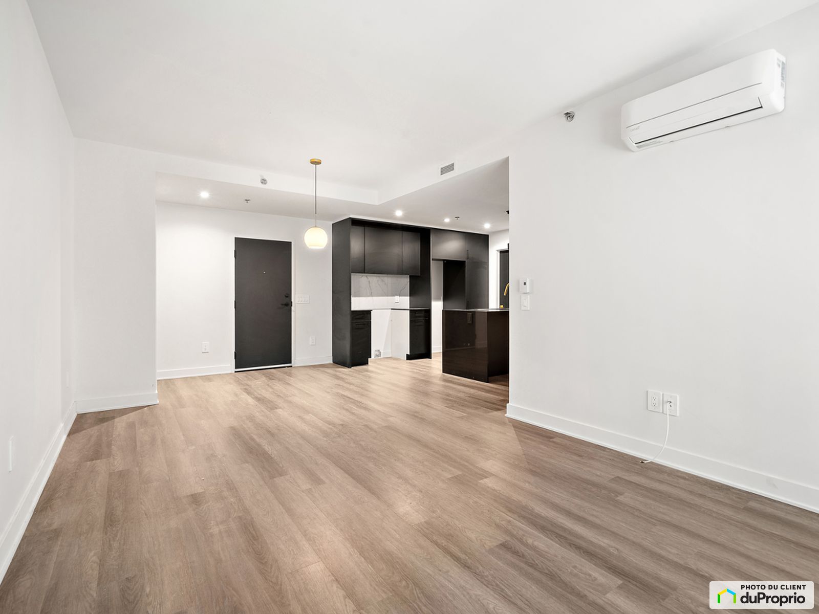 280 Voie de la Desserte, StConstant for rent