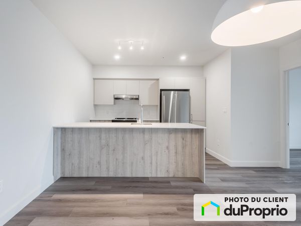 205 boulevard Marcel-Laurin, Saint-Laurent for rent