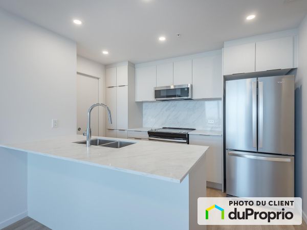 6993 Boulevard Décarie, Saint-Laurent for rent