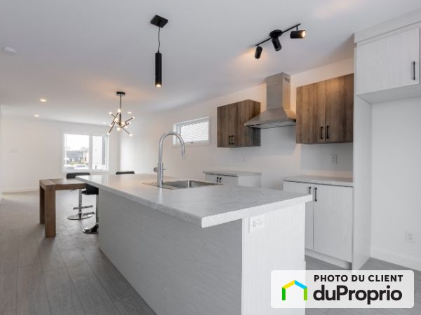 1258 rue de Capri, Val-Bélair for rent