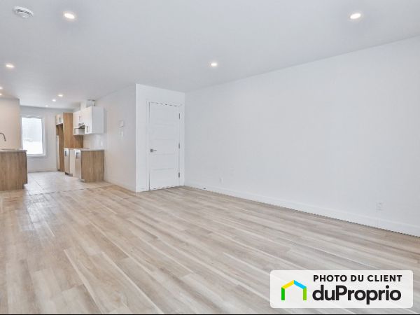 12-18 rue des loisirs, St-Norbert for rent