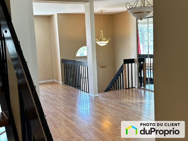 8585, rue Pierre-Emmanuel, Laval-Ouest à louer