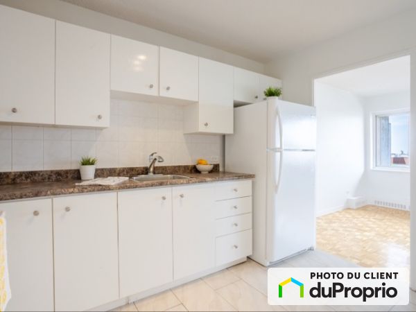 Cuisine du logement - 135 Place de la Côte-Vertu, Saint-Laurent à louer