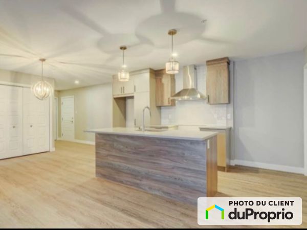 755, rue Sainte-Rose, La Prairie à louer