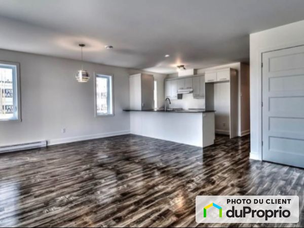 2247 rue Philippe-Dolbec, Ste-Rose for rent