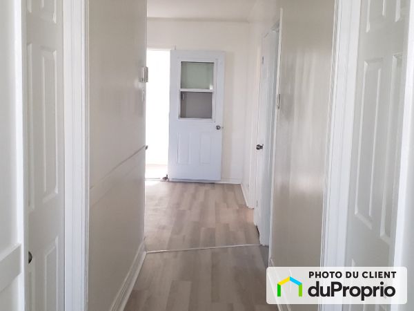 1260, Barré, Saint-Laurent à louer