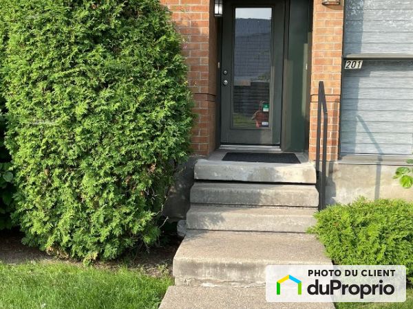 101-2900 rue Edouard Montpetit, Chomedey for rent