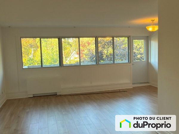 Apartment Living Room - 20 av. du Rhône, St-Lambert for rent