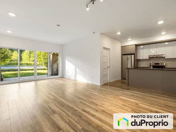 102-105 rue Natura, Bromont for rent