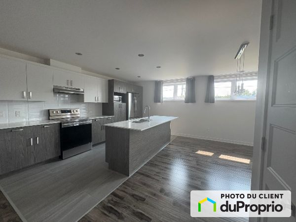 13285 boulevard du Curé-Labelle, Mirabel à louer