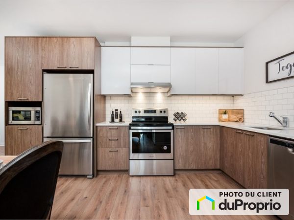 8035 boulevard Saint-Laurent, Brossard for rent