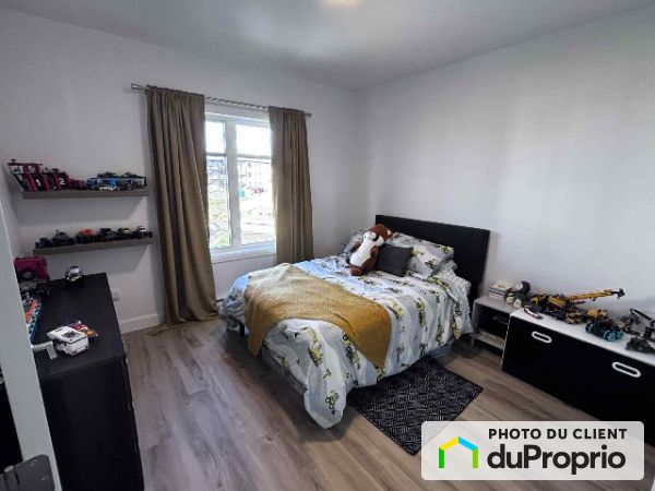 402-131, Haute-rive, East Angus à louer