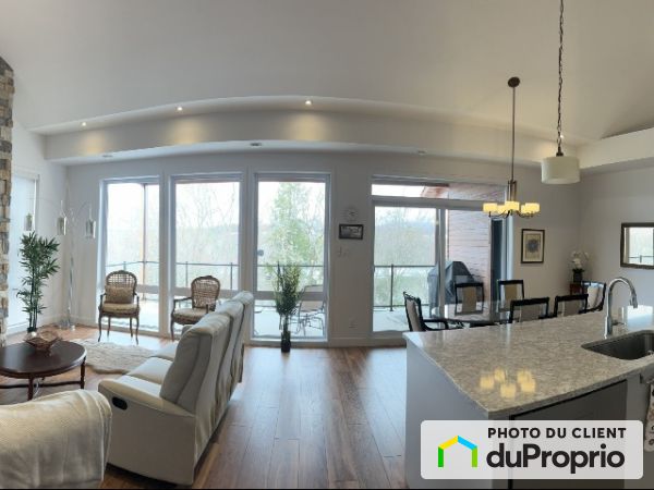 401-73, Ave de l&#39;Hotel de Ville, Bromont à louer