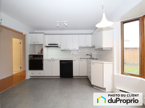 404, rue Principale, St-Basile-Le-Grand à louer