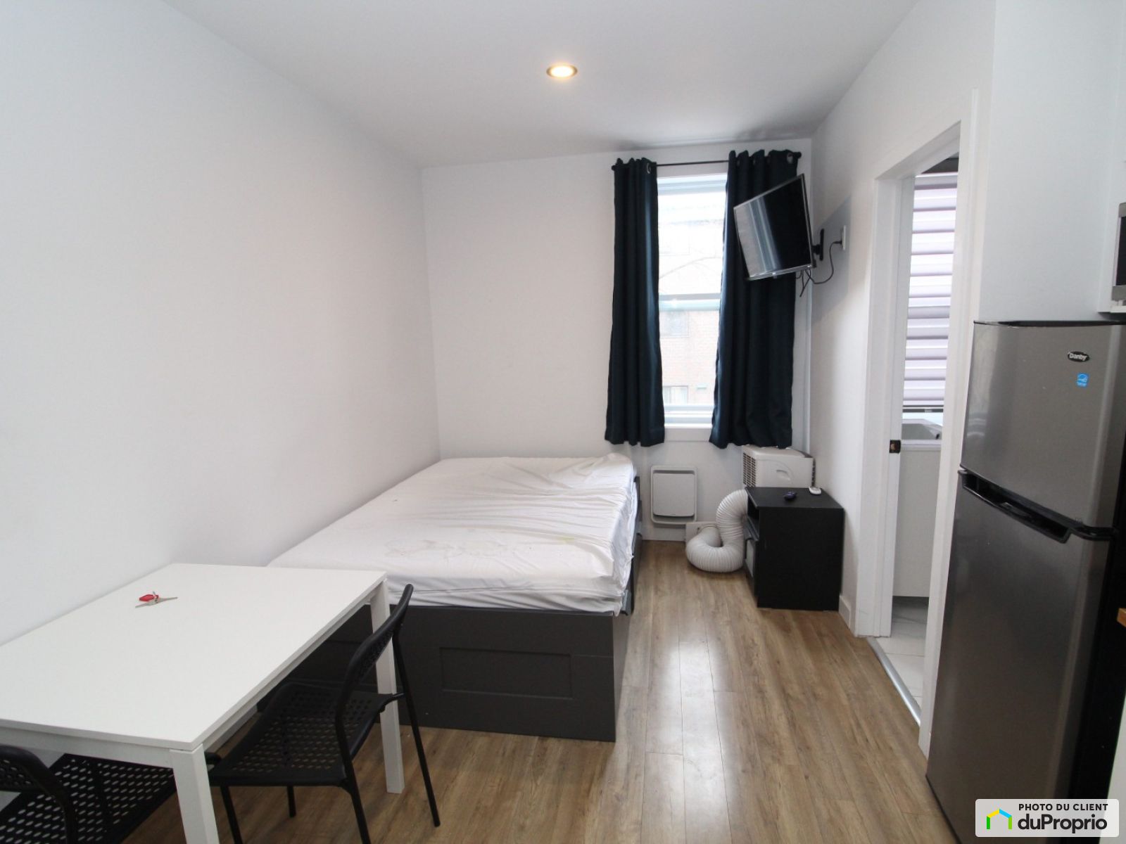 Studio-704, rue de la Reine — photo 1