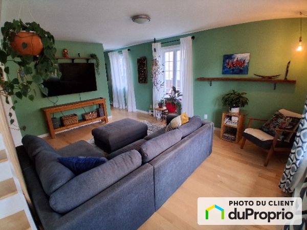 Salon - 144, Aviation, Saint-Sauveur à louer