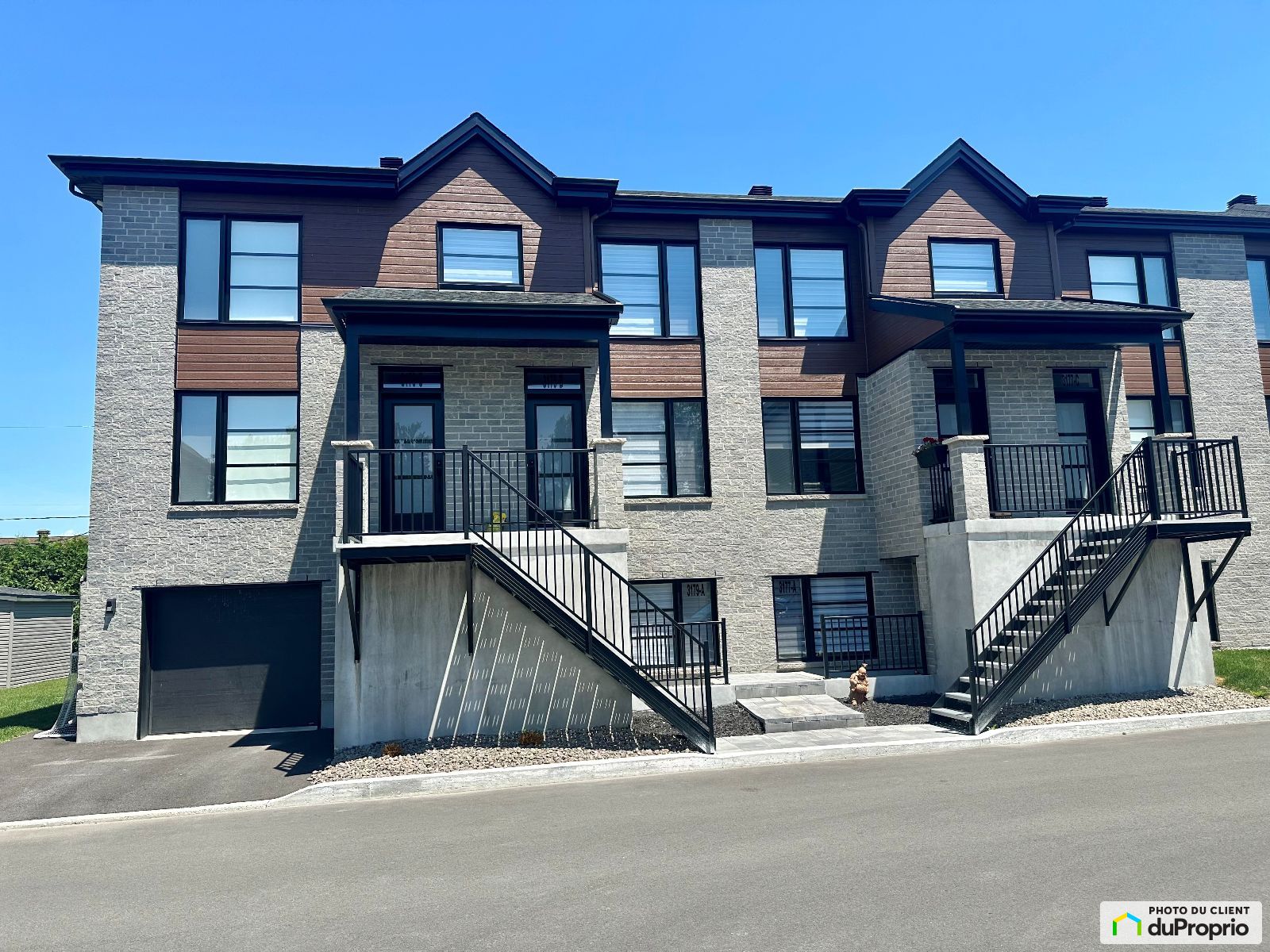3187 rue Roger — photo 1
