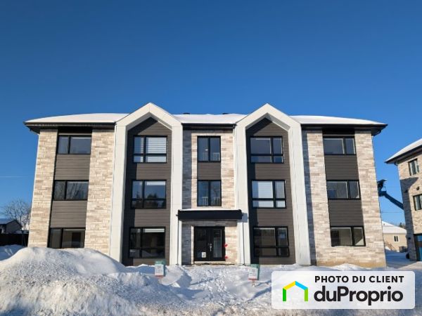 975 rue de Chaumont, St-Jérôme (Bellefeuille) for rent